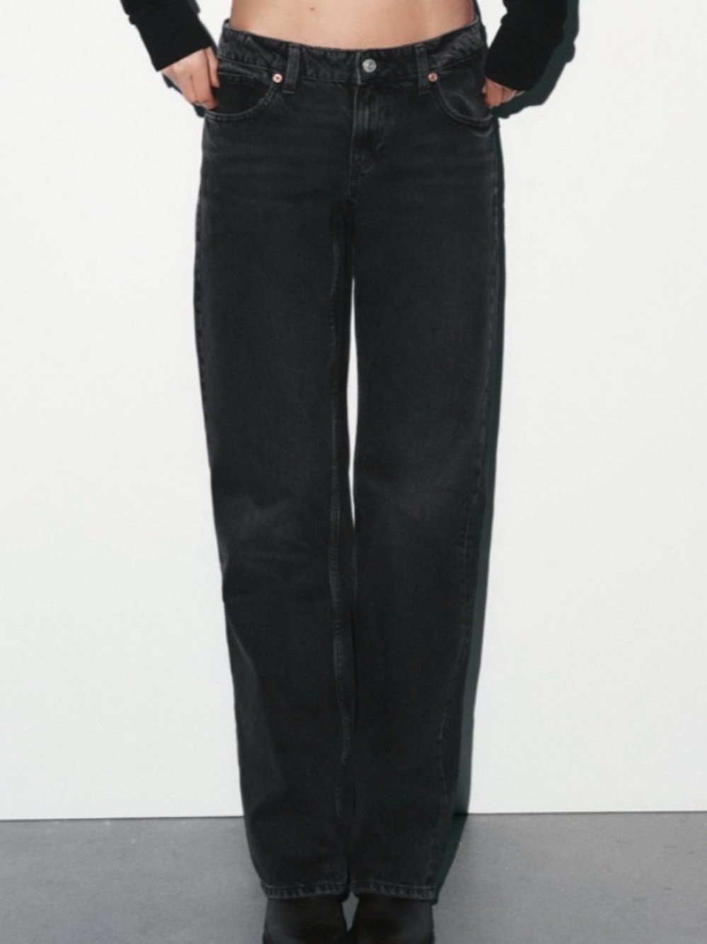 Zara Low-Rise Wide Leg Jeans